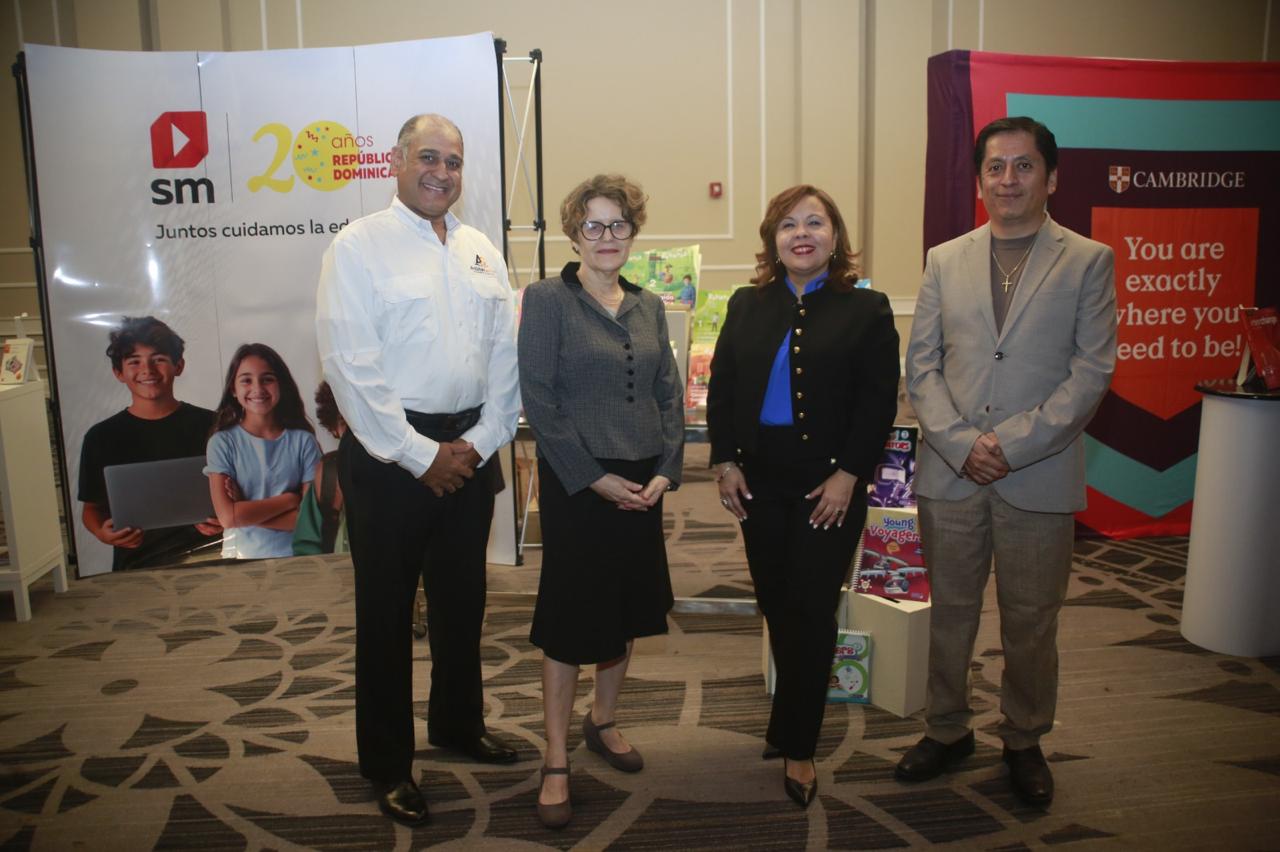 SM y cuatro casas editoras firman alianza para elevar la calidad educativa en la República Dominicana SM y cuatro casas editoras firman alianza para elevar la calidad educativa en la República Dominicana