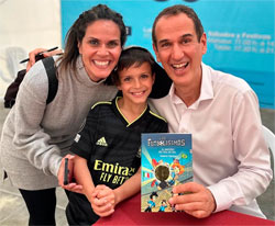 Roberto Santiago con sus lectores