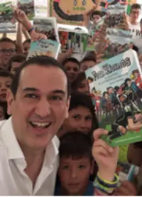 Roberto Santiago escribe una novela con ayuda de sus lectores