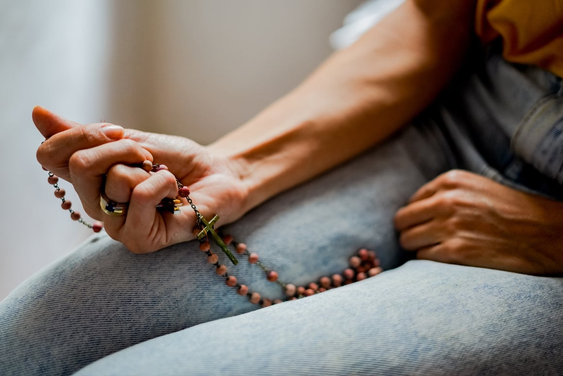 El Rosario: historia, sentido y guía completa para rezarlo en comunidad