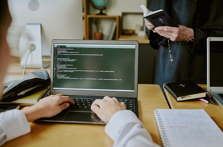 5 preguntas que todo colegio católico debe hacerse sobre la IA: Educar en tiempos de algoritmo