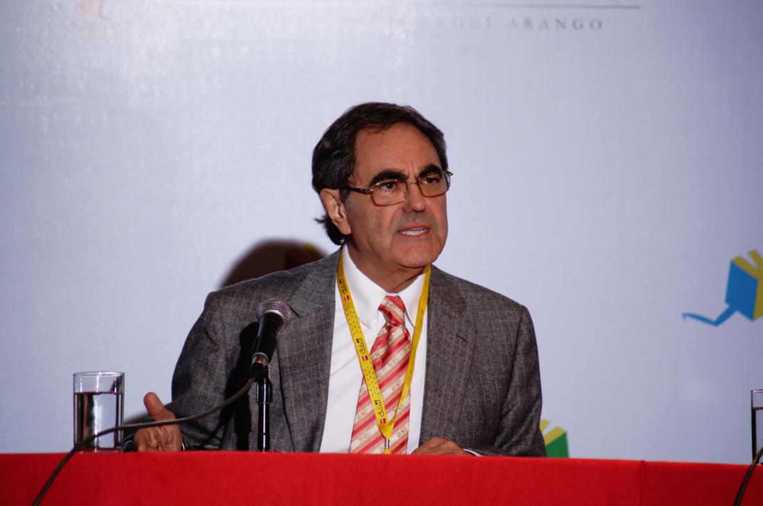 CILELIJ.- El catalán Gabriel Janer Manila sorprende a los asistentes con su conferencia “Contar historias, conjugar la vida en imperfecto”