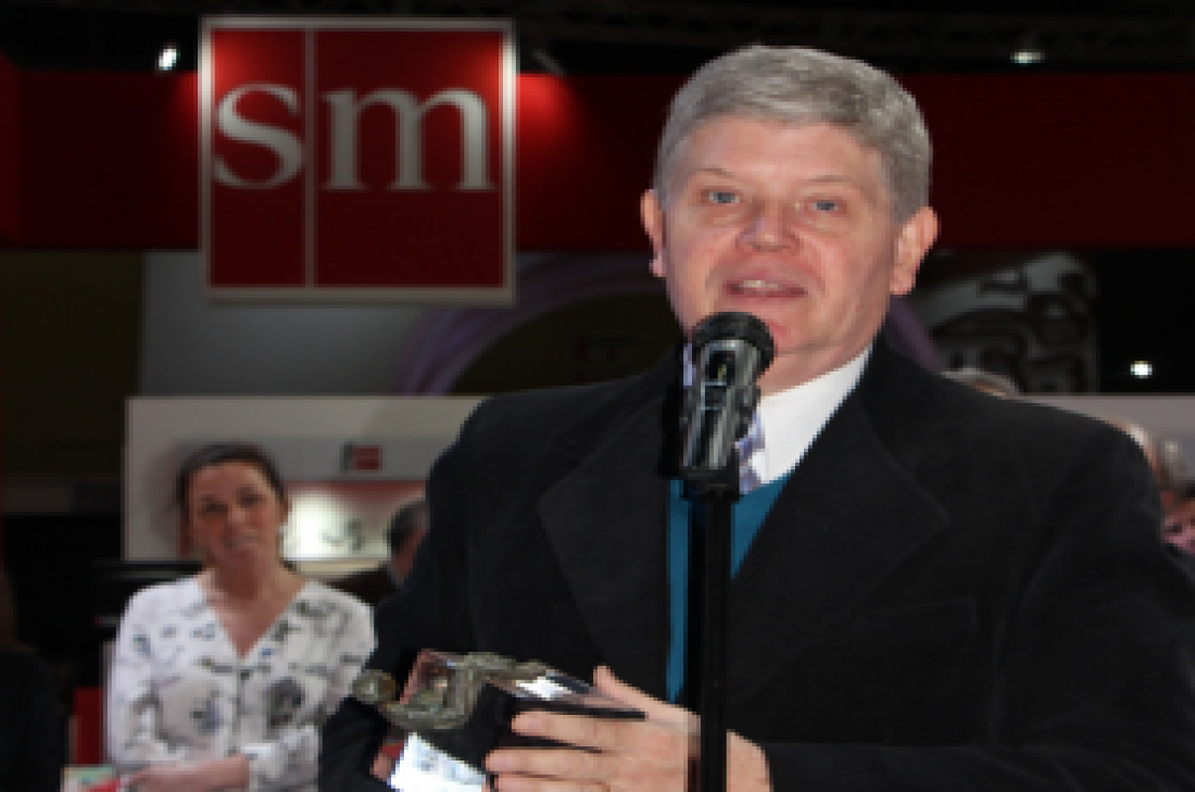 Eduardo González ganador del premio El Barco de Vapor 2016 en SM Argentina