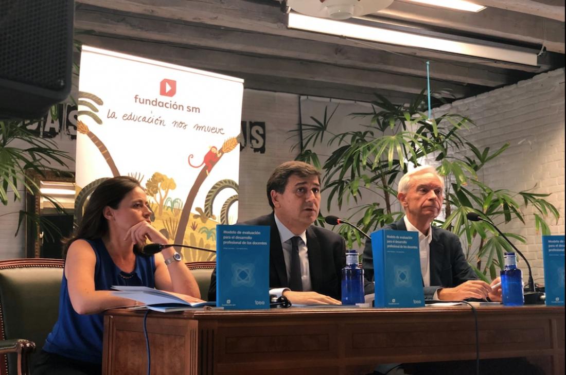 Eva María Pérez, profesora de Psicología en la Universidad Complutense de Madrid; Javier Palop, director general de la Fundación SM, y Álvaro Marchesi, ex secretario de Estado de Educación.