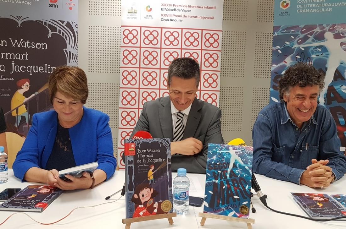 Gemma Lienas y David Nel·lo i Colom, ganadores de los Premios El Vaixell de Vapor y Gran Angular