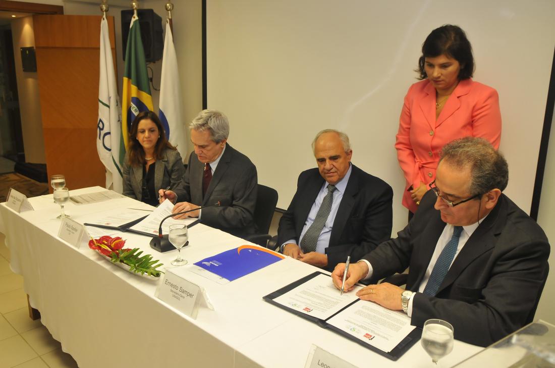 La Organización de Estados Iberoamericanos (OEI) y la Fundación SM han firmado un acuerdo de Cooperación Técnica Internacional, con la participación de UNASUR
