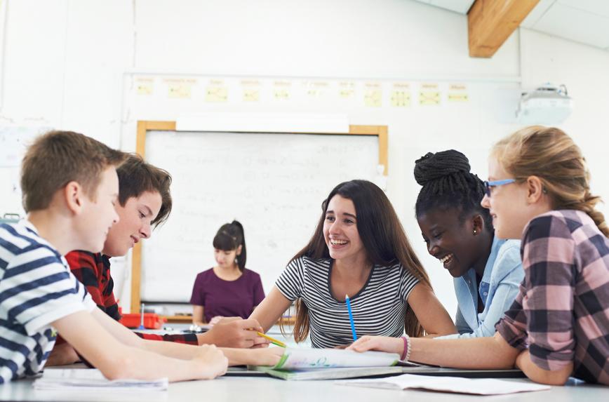 Más allá del examen: Navegando el dominio del idioma con evaluación auténtica